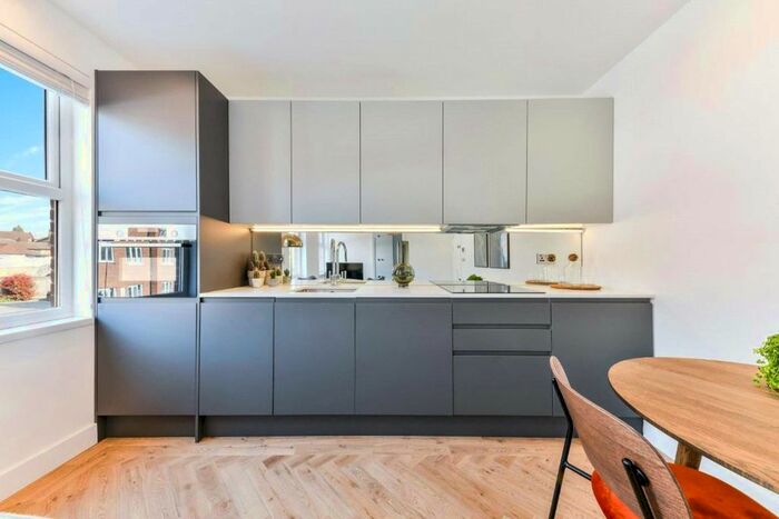 2 Bedroom Flat To Rent In Gogmore Lane, Chertsey, KT16