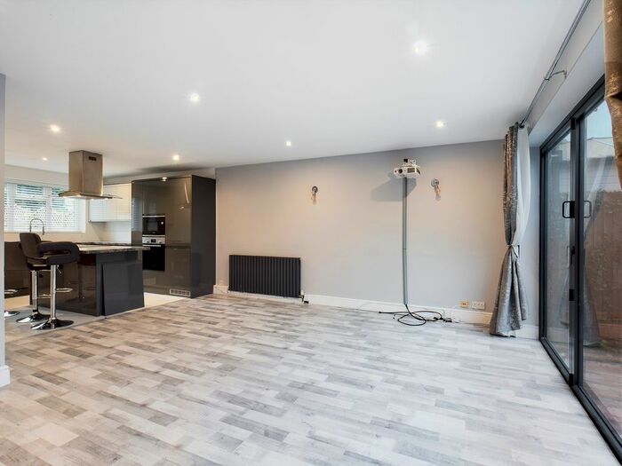 3 Bedroom Terraced House To Rent In Wadeville Close, Belvedere DA17