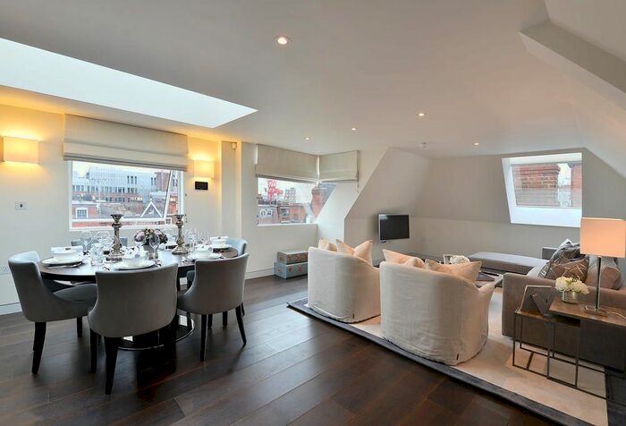 2 Bedroom Flat To Rent In Duke Street, Mayfair, W1U