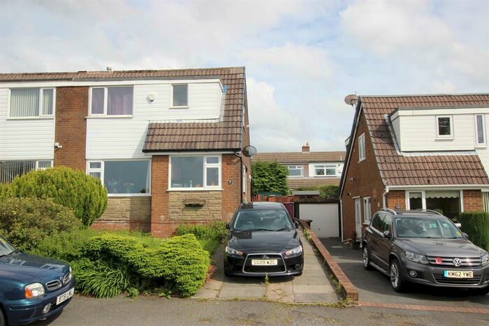 4 Bedroom Semi-Detached House To Rent In Chapter Road, Darwen, Lancashire, BB3