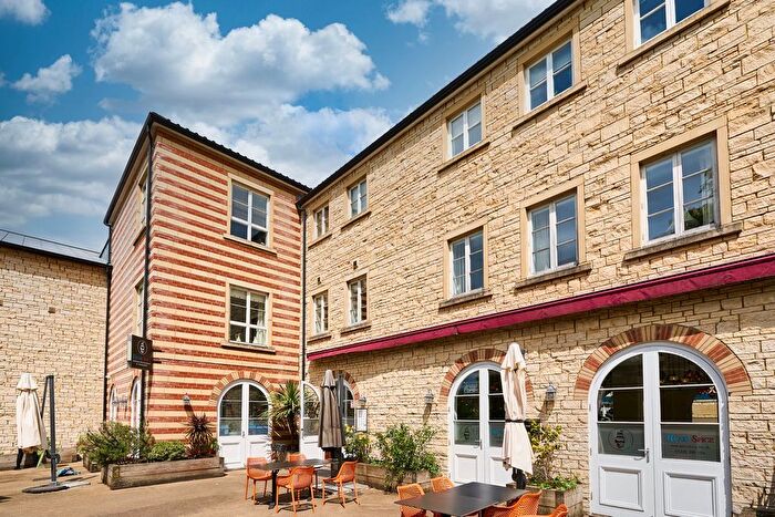 2 Bedroom Flat For Sale In Bridge Yard, Bradford-On-Avon, BA15
