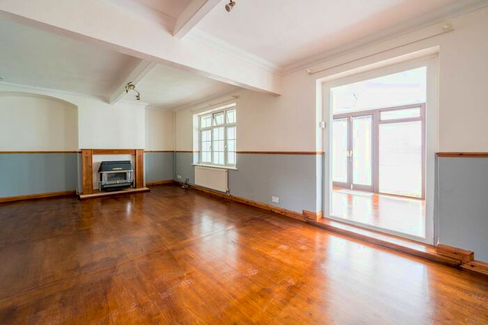 3 Bedroom Semi-Detached House For Sale In Fowlers Croft, Compton, Guildford, GU3