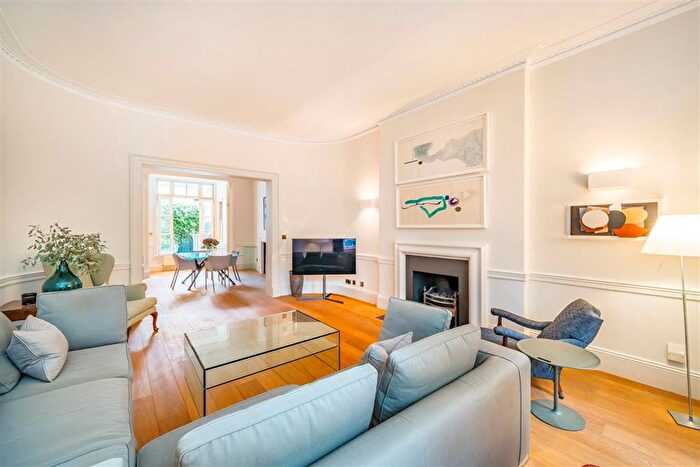 3 Bedroom Flat To Rent In Montagu Square, Marylebone, W1H