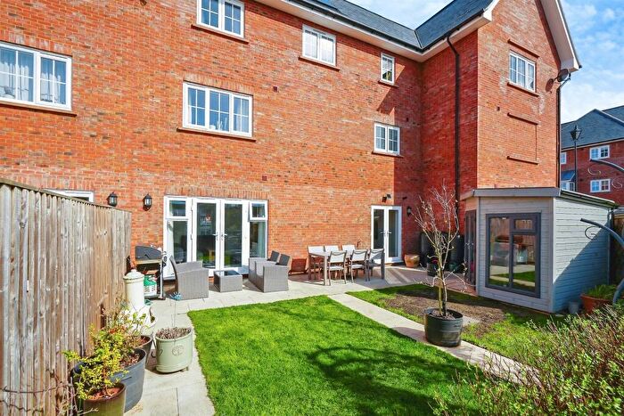 5 Bedroom Town House For Sale In Beddington Avenue, Didcot, OX11