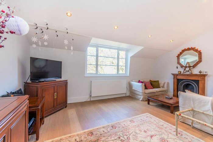 3 Bedroom Flat To Rent In Sussex Gardens, Hyde Park Estate, London, W2