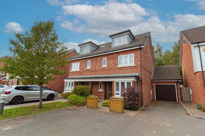 4 Bedroom House For Sale In Teaseltun, Fleet, GU51