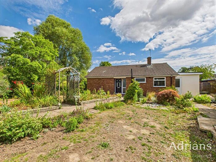 3 Bedroom Bungalow For Sale In Chequers Road, Writtle, Chelmsford, CM1