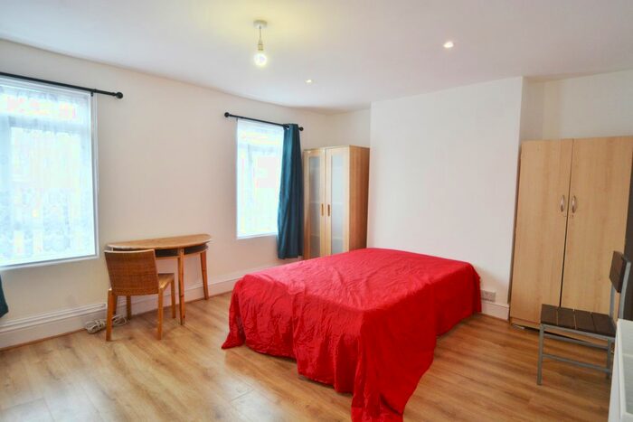 Studio To Rent In Chatsworth Road, London E5