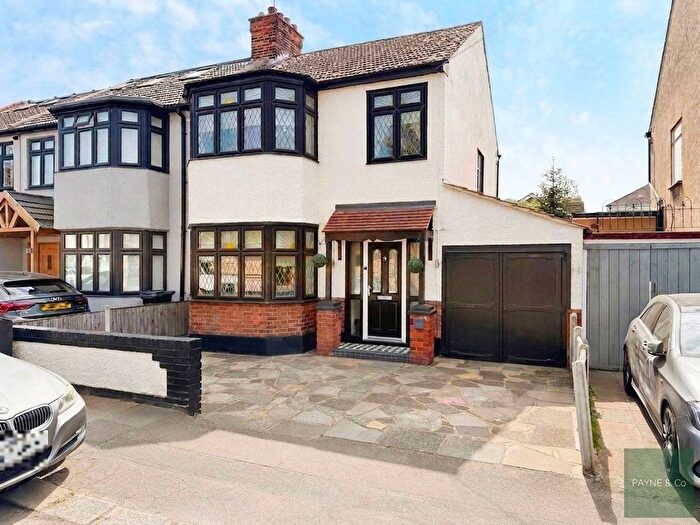 3 Bedroom End Terrace House For Sale In Staines Road, Ilford, IG1