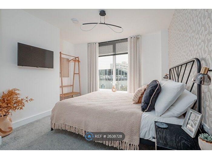 2 Bedroom Flat To Rent In The Sloop, Poole, BH14