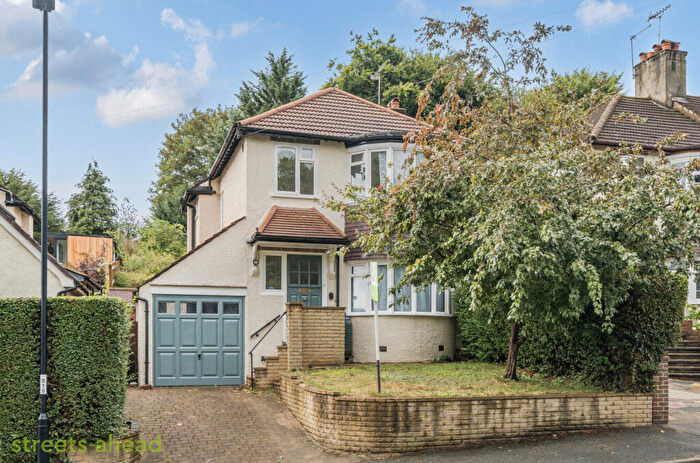 3 Bedroom Detached House For Sale In The Vale, Coulsdon, CR5