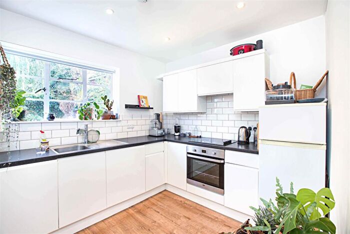 1 Bedroom Apartment For Sale In Harlynwood, Wyndham Road, SE5