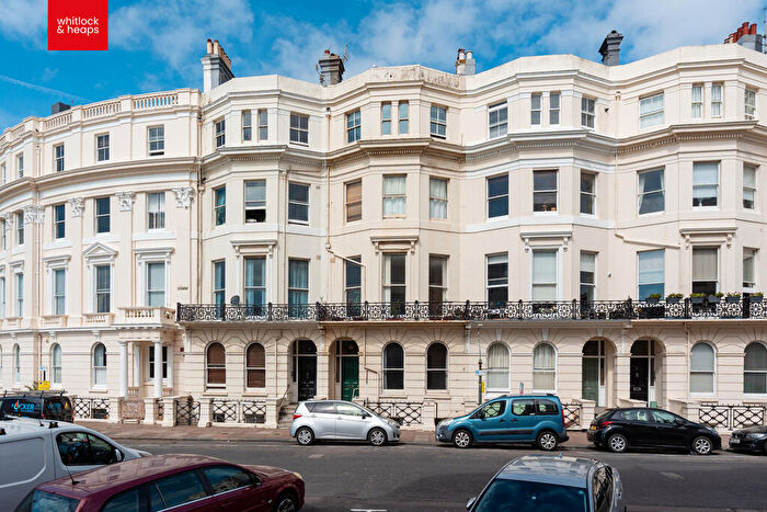 2 Bedroom Flat To Rent In St Aubyns, Hove, BN3