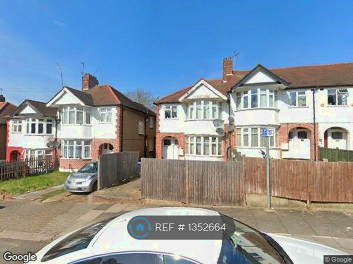 2 Bedroom Maisonette To Rent In Doreen Avenue, London, NW9