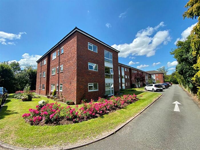 2 Bedroom Flat For Sale In Brocklehurst Way, Macclesfield, SK10