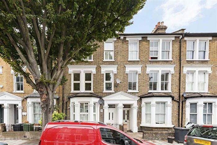 3 Bedroom Flat To Rent In Tradescant Road, Vauxhall, SW8