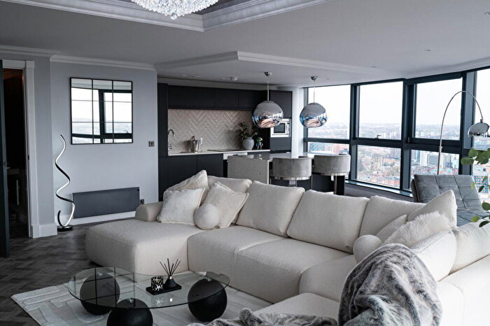 2 Bedroom Penthouse For Sale In Luxury Th Floor Penthouse, Bridgewater Place, Leeds City Centre, LS11