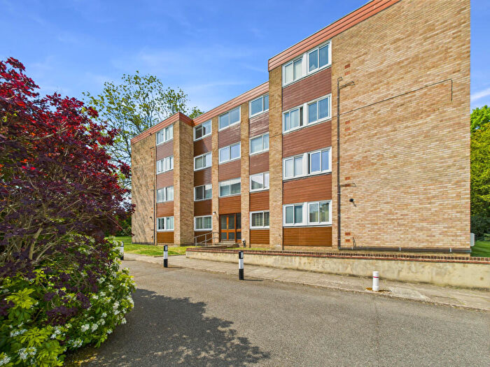 2 Bedroom Flat To Rent In Shortlands Grove, Bromley, Kent, BR2