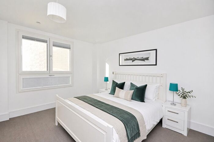 1 Bedroom Flat To Rent In St. Luke's Avenue, London, SW4