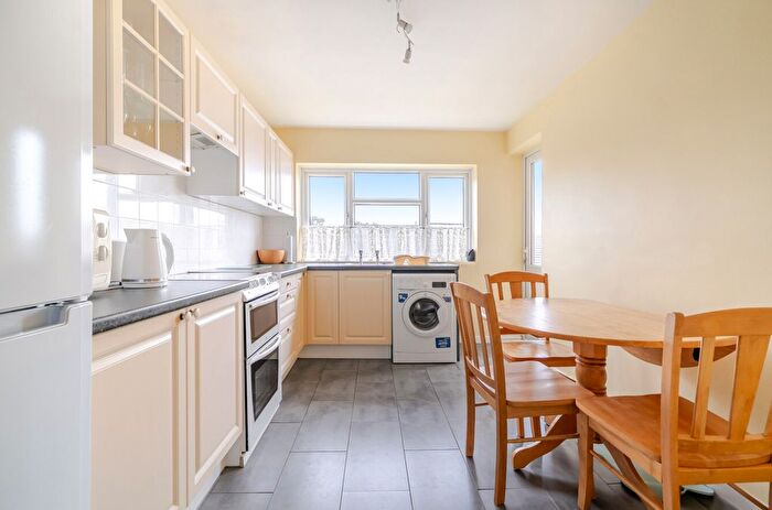 2 Bedroom Flat For Sale In Cleveland Road, Paignton, Devon, TQ4