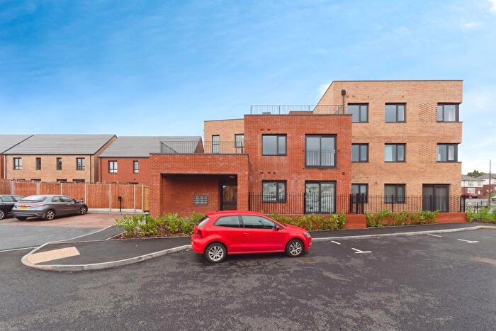 2 Bedroom Flat For Sale In The Woodlands, Oldbury, B68