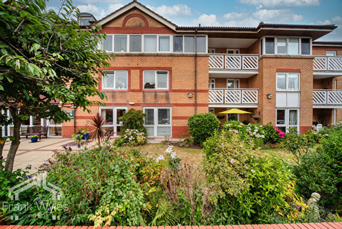 2 Bedroom Flat For Sale In Poplar Court, Kings Road, Lytham St. Annes, FY8