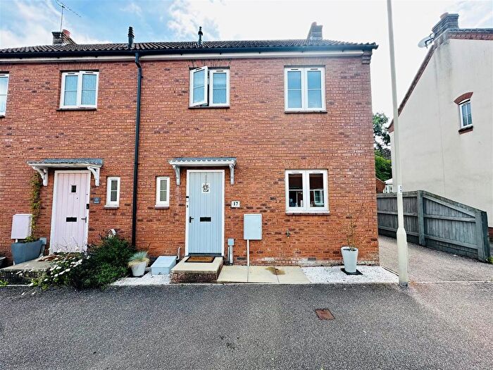 3 Bedroom End Of Terrace House For Sale In Hawks Drive, Tiverton, EX16
