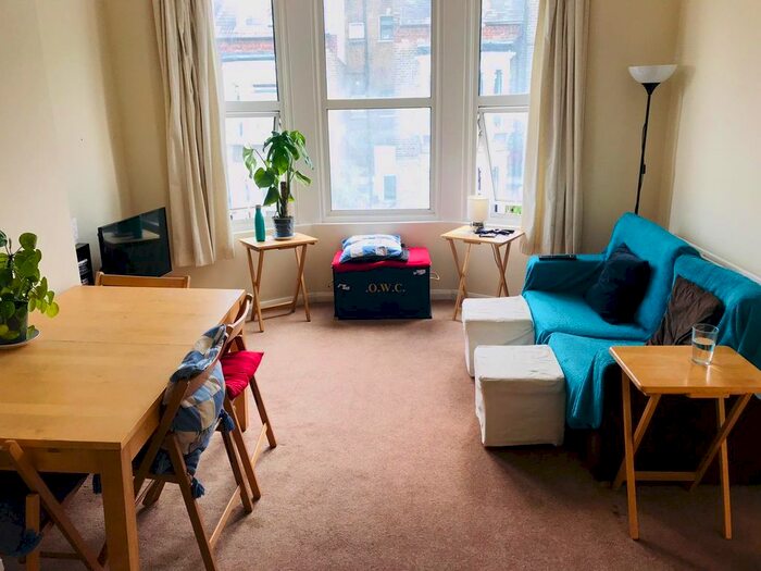 2 Bedroom Flat To Rent In Brailsford Road, London, SW2