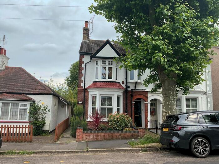 2 Bedroom Flat To Rent In Southsea Avenue, Leigh-on-Sea, SS9