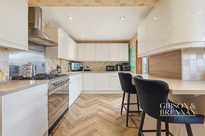 4 Bedroom Terraced House For Sale In The Upway, Basildon, SS14