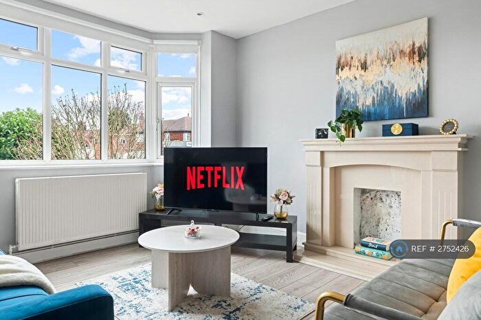 3 Bedroom Detached House To Rent In Valley Road, Nottingham, NG5