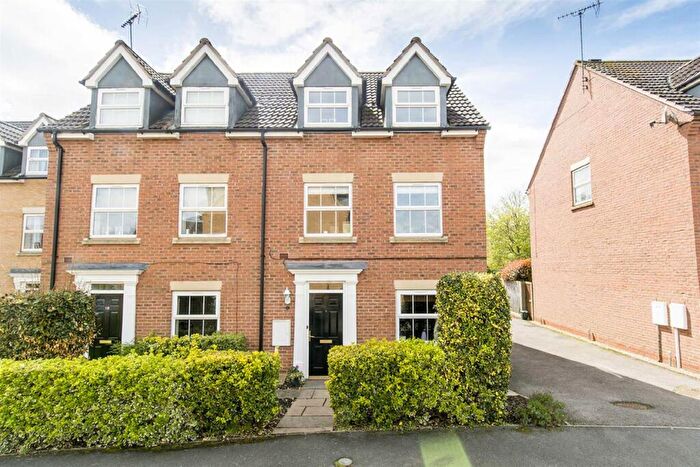 4 Bedroom Semi Detached House To Rent In Sissinghurst Drive, Thrapston, NN14