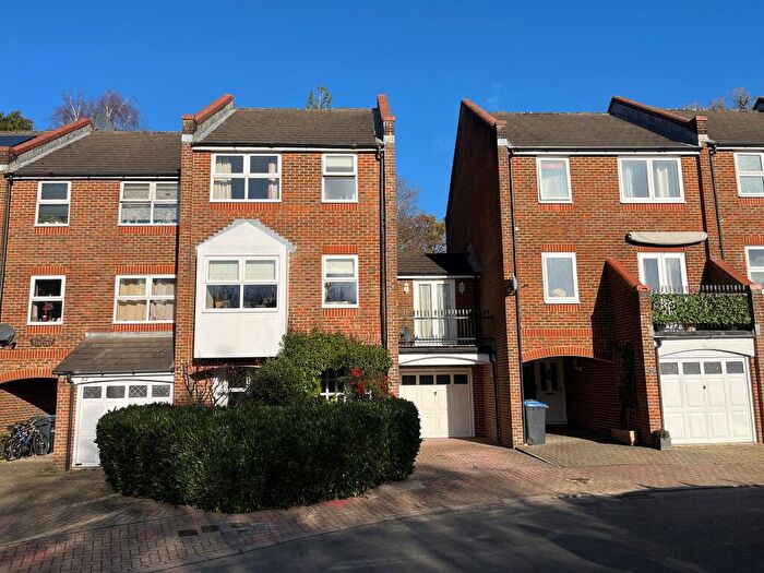 4 Bedroom Town House For Sale In Manning Close, East Grinstead, RH19