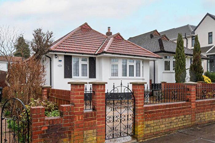3 Bedroom Bungalow For Sale In Ingram Road, Upper Norwood, Thornton Heath, CR7