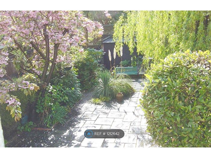 2 Bedroom Maisonette To Rent In Knatchbull Road, London, SE5