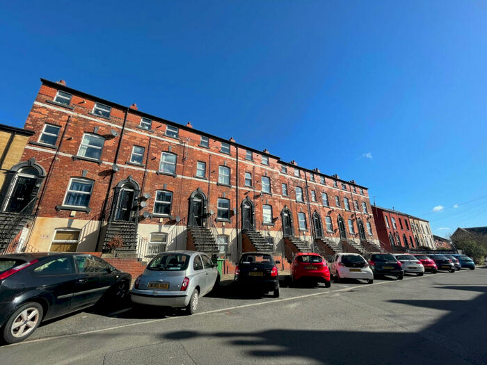 1 Bedroom Apartment To Rent In Flat, Providence Avenue, Leeds, West Yorkshire, LS6