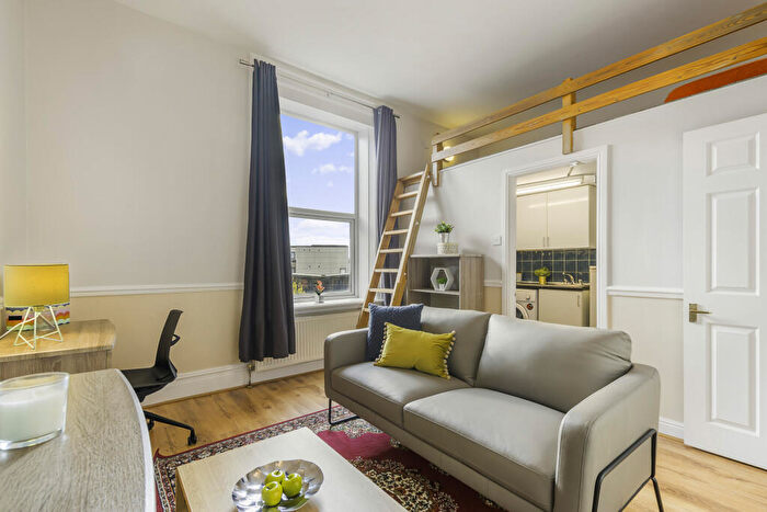 1 Bedroom Flat To Rent In Victoria Terrace, Leeds, LS3