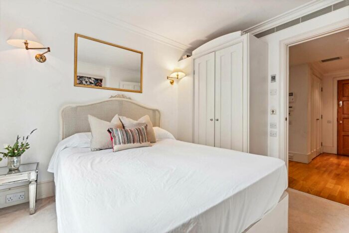 2 Bedroom Apartment To Rent In Benham House, Coleridge Gardens, Chelsea, SW10