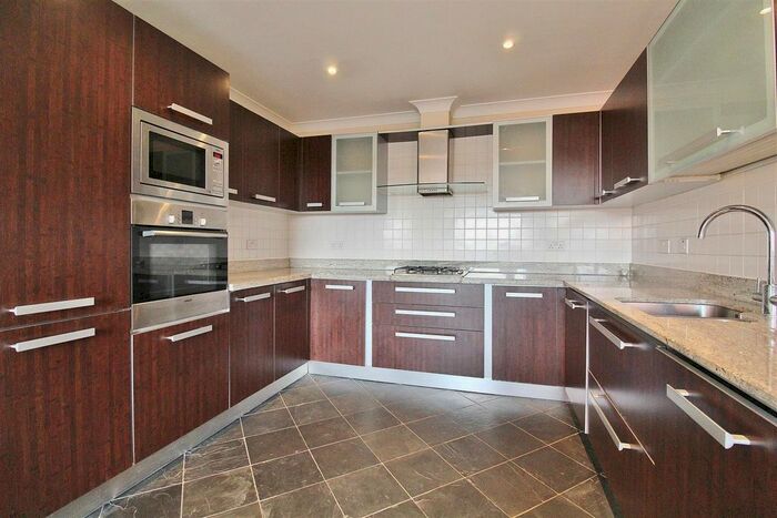 2 Bedroom Flat To Rent In St. Johns Place, Twickenham Road, Isleworth TW7