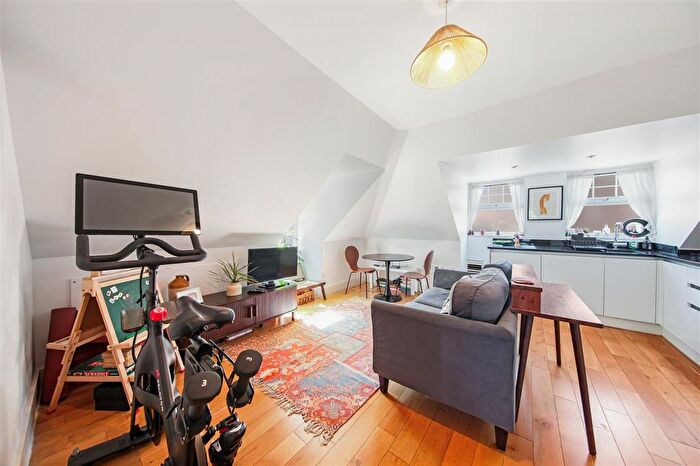 1 Bedroom Flat For Sale In Birch Court, London, SE12