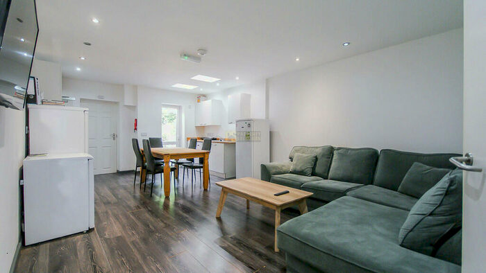 5 Bedroom Terraced House To Rent In Hubert Road - En-suite Student Property, B29