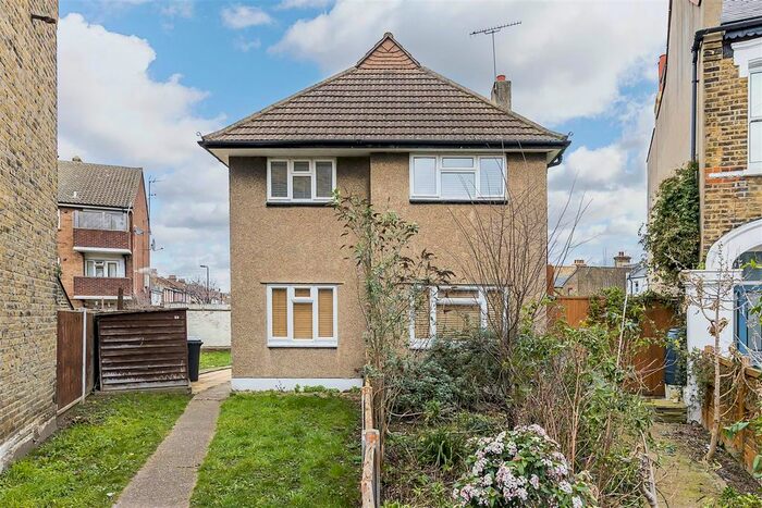 2 Bedroom Flat To Rent In Brunswick Road, London, E10