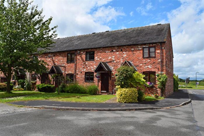 2 Bedroom Cottage To Rent In Leyfields Farm Mews, Anslow, Burton-On-Trent, Staffordshire, DE13