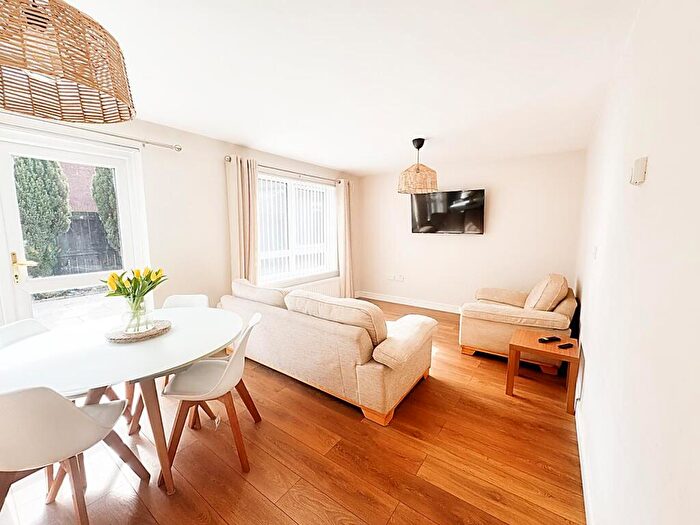 3 Bedroom End Of Terrace House For Sale In Scarborough Court, Newcastle Upon Tyne, NE6