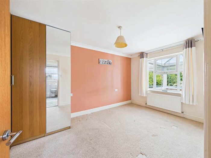 2 Bedroom Detached Bungalow For Sale In Broadstairs Close Howdale Road Hull, HU8