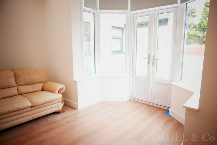 1 Bedroom Flat To Rent In Single Room Birmingham Street, West Bromwich, B70
