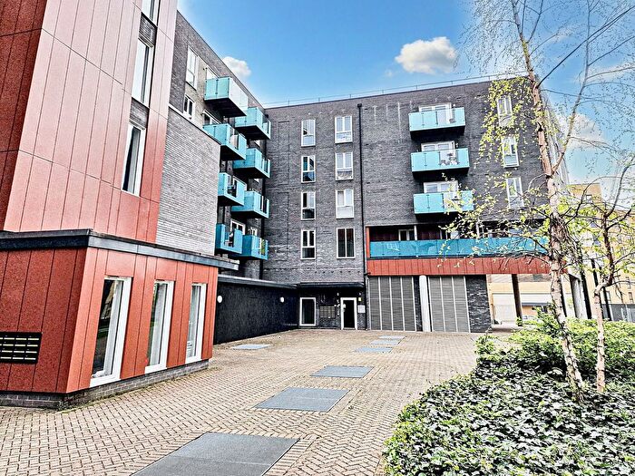 2 Bedroom Flat To Rent In Minter Road, Leslie Hitchcock House, IG11