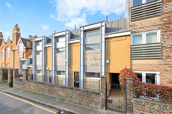 2 Bedroom Terraced House To Rent In Sans Walk, London, EC1R