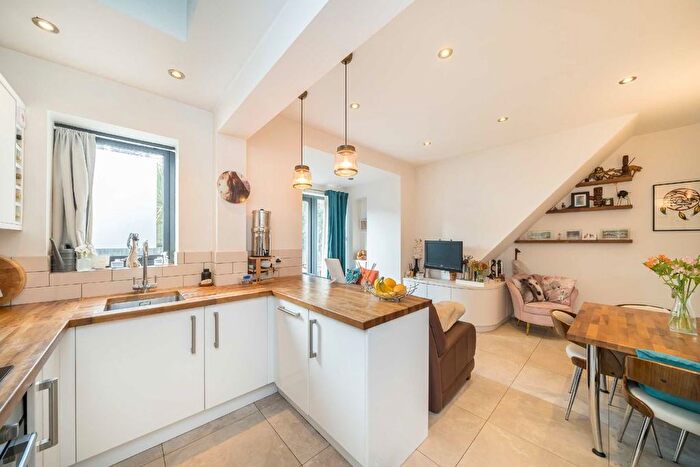 2 Bedroom Flat For Sale In Harborough Road, Streatham, SW16
