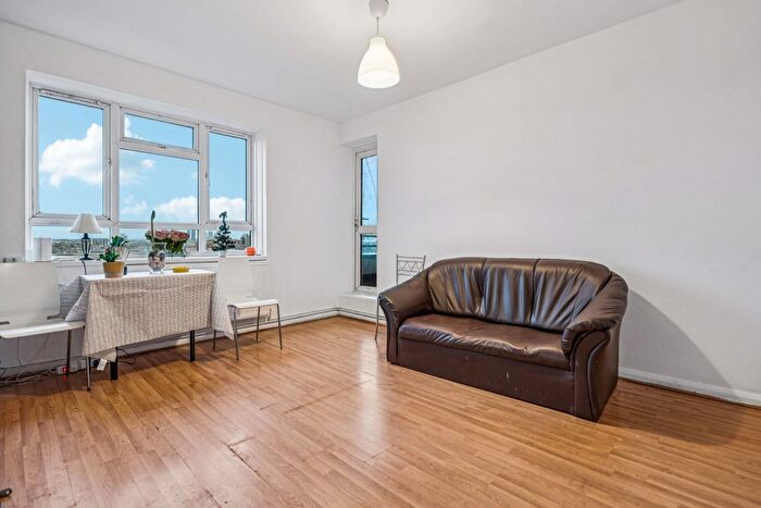 2 Bedroom Flat For Sale In Thackeray Court, Blythe Road, W14